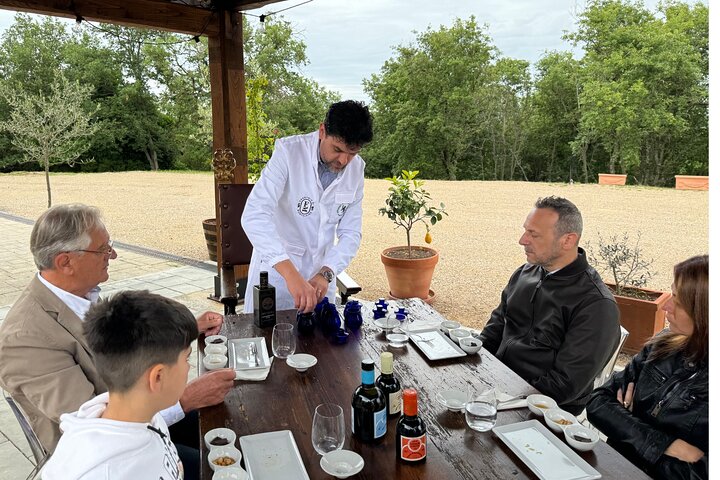 Montalcino: Renowned Tuscan Olive Oil Mill Tour & Tasting