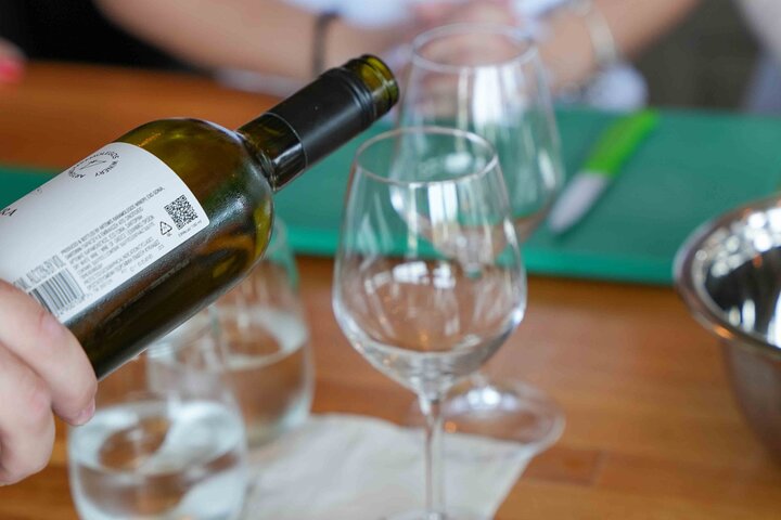 Santorini Cooking Lesson with Chef and a Bottle of Wine