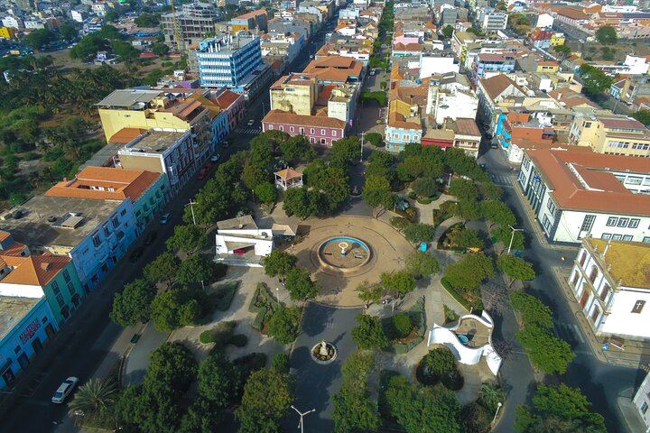Beach & Old Town Tour – History, Culture & Iconic Sights