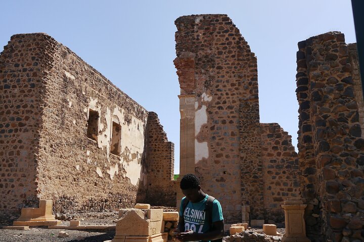 Beach & Old Town Tour – History, Culture & Iconic Sights