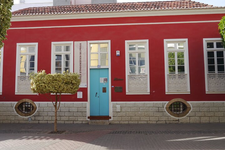 Beach & Old Town Tour – History, Culture & Iconic Sights