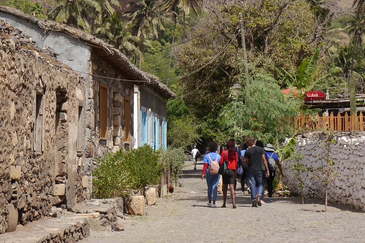 Beach & Old Town Tour – History, Culture & Iconic Sights