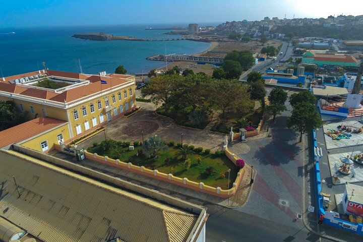 Beach & Old Town Tour – History, Culture & Iconic Sights