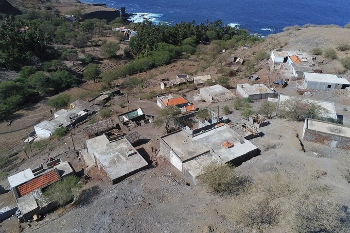 Hiking to Grotto de Águas Bellas – Scenic Cave Adventure