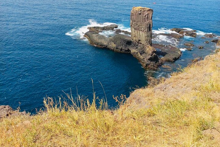 Hiking to Grotto de Águas Bellas – Scenic Cave Adventure