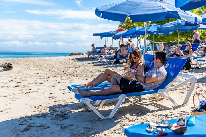 Tortuga Island Tour with Costa Cat