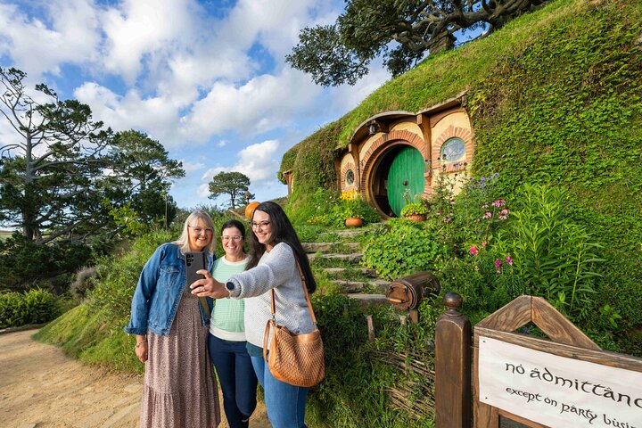 Hobbiton™ Movie Set Walking Tour from Shires Rest