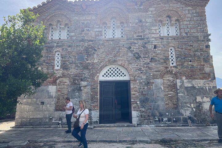 1-Day Tour in Blue Eye, Monastery, Gjirokaster and Lekursi Castle