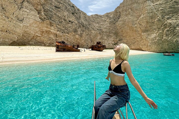 Exclusive Shipwreck & Blue caves Tour : Up to 10 guests