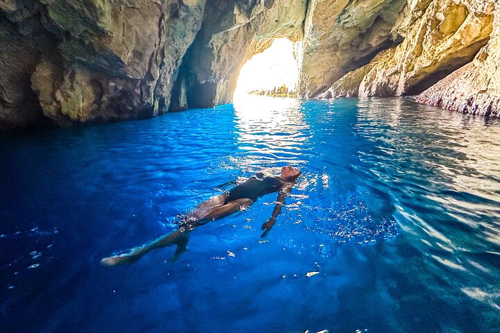 Exclusive Shipwreck & Blue caves Tour : Up to 10 guests