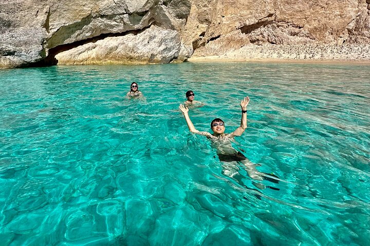 Exclusive Shipwreck & Blue caves Tour : Up to 10 guests