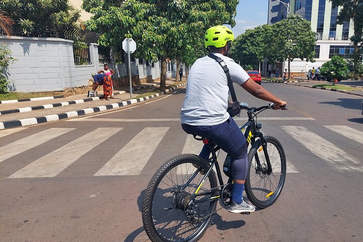 Kigali E-Bike City Tour with Breakfast