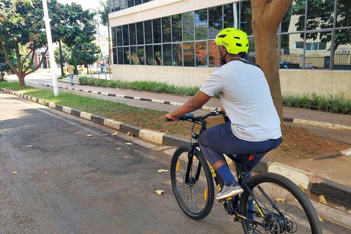 Kigali E-Bike City Tour with Breakfast