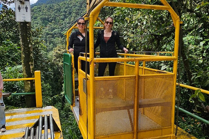 Mindo Cloud Forest: Hummingbirds, Birding & Waterfall Tour
