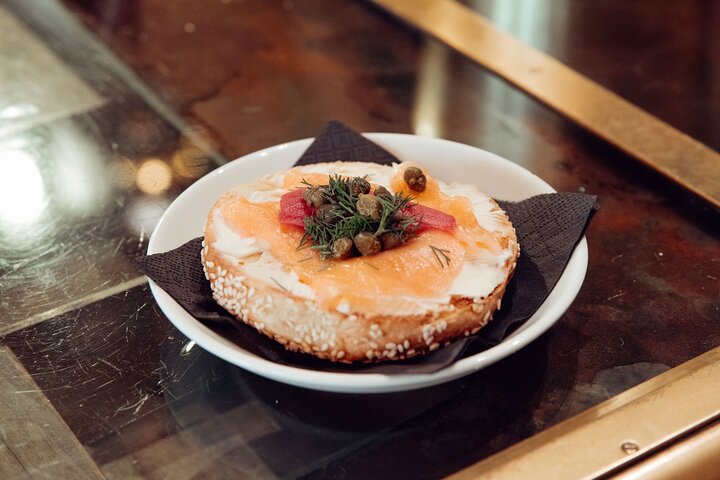 Old Montreal Guided Food Tour with 6+ Local Delicacies Tastings