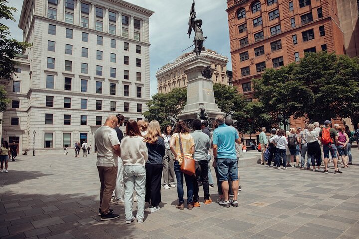 Old Montreal Guided Food Tour with 6+ Local Delicacies Tastings