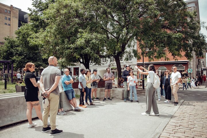 Old Montreal Guided Food Tour with 6+ Local Delicacies Tastings