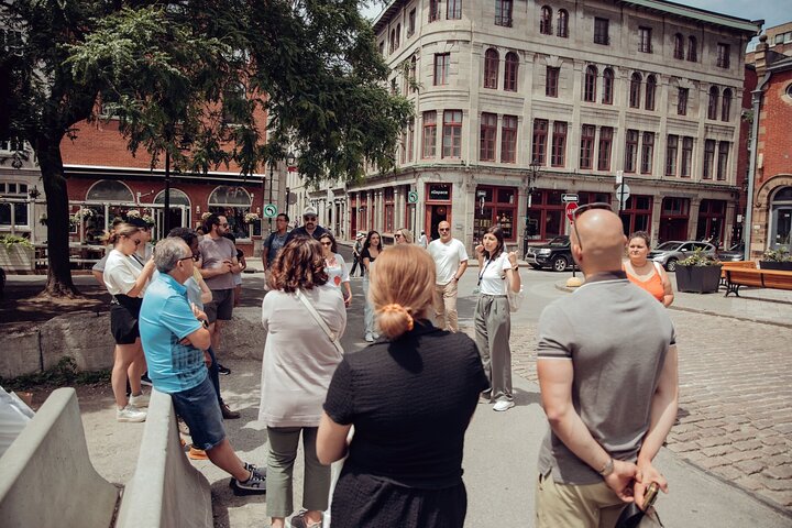 Old Montreal Guided Food Tour with 6+ Local Delicacies Tastings