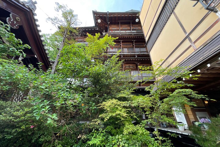 Relaxed Snow Monkeys & Shibu Onsen: Green Season Private Tour