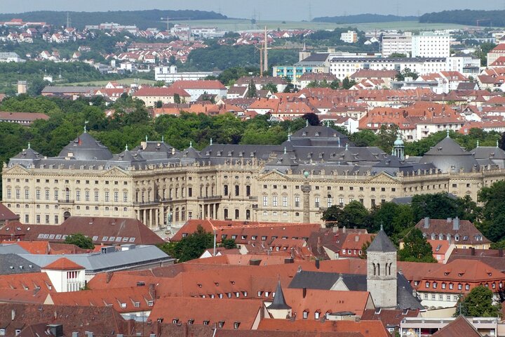 Self-guided scavenger hunt and city game in Würzburg