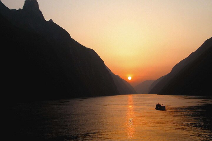 Yangtze River Deluxe Cruise 5D/4N from Yichang to Chongqing