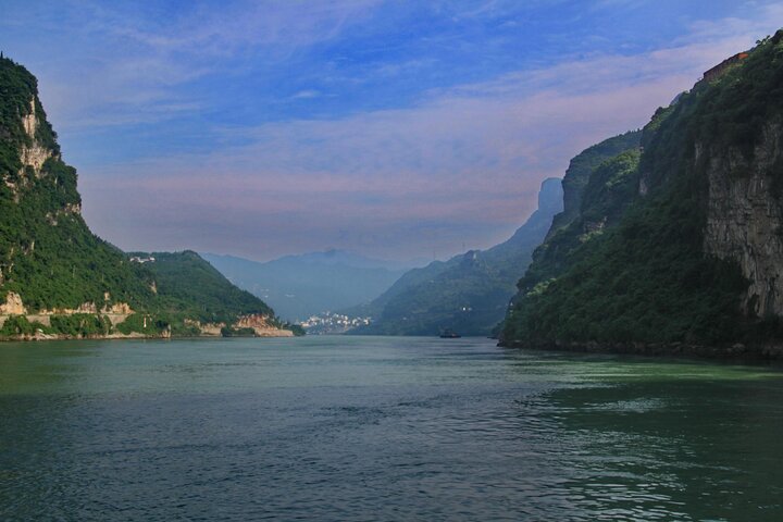 Yangtze River Deluxe Cruise 5D/4N from Yichang to Chongqing