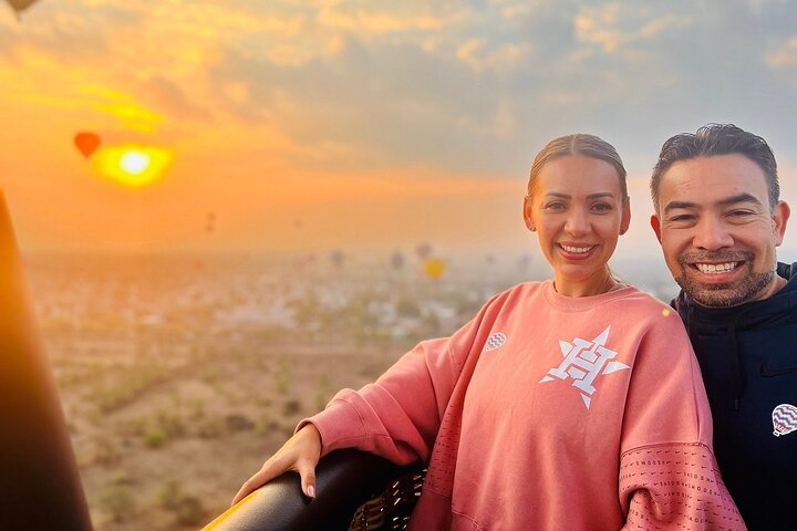 Balloon flight + Breakfast in cave + Pyramids + Pick up CDMX.