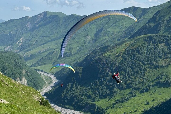 Gudauri: Paragliding with Free HD Video & Hotel Transfer