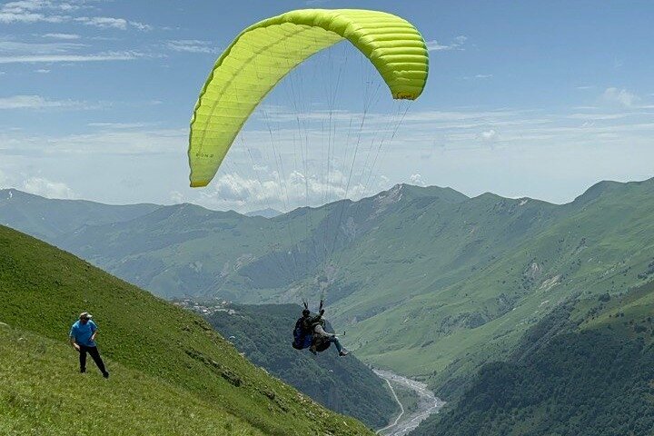 Gudauri: Paragliding with Free HD Video & Hotel Transfer
