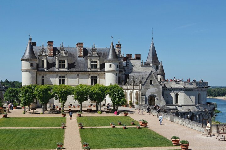 Amboise Alcove 3 Hours Exclusive Walking Tour