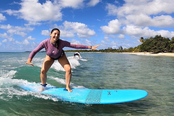 Come and learn to surf at the best surf spots in Guadeloupe.