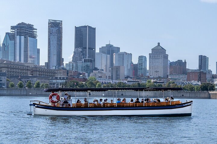 Montreal: Guided Electric Boat Cruise in Small Group