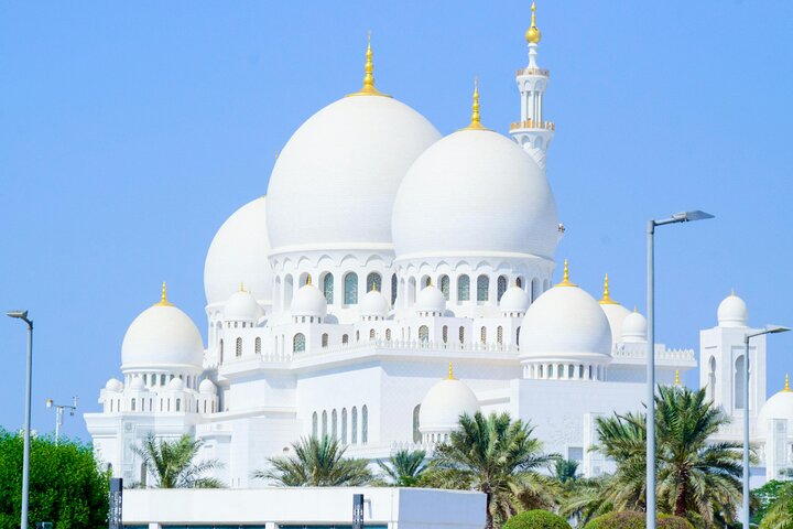 Abu Dhabi Layover Tour with Airport Pickup
