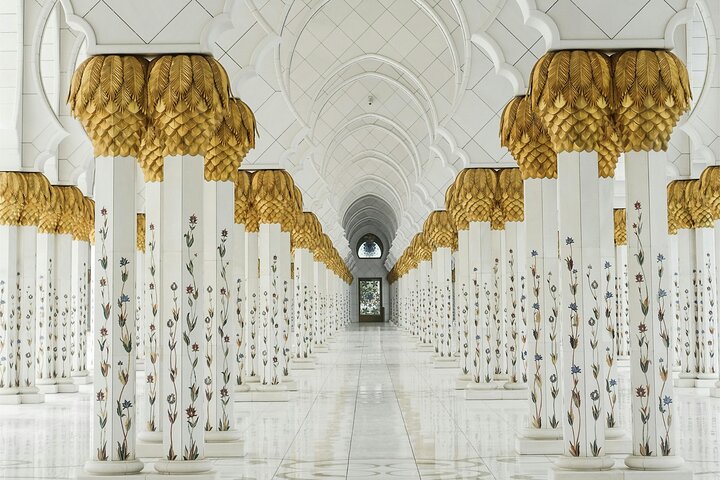 Abu Dhabi Layover Tour with Airport Pickup