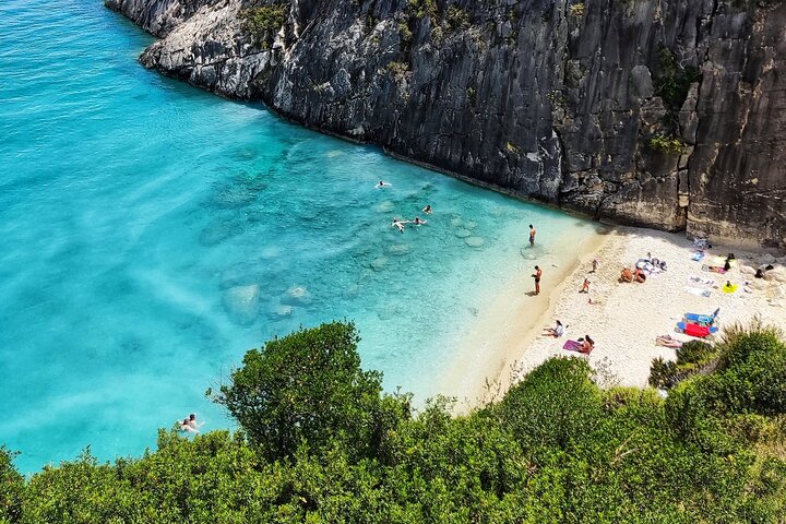 Exclusive Shipwreck & Blue caves Tour : Up to 10 guests