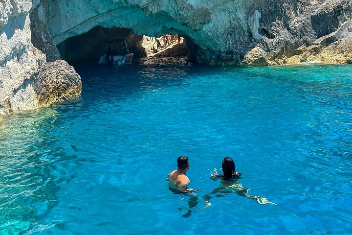 Exclusive Shipwreck & Blue caves Tour : Up to 10 guests