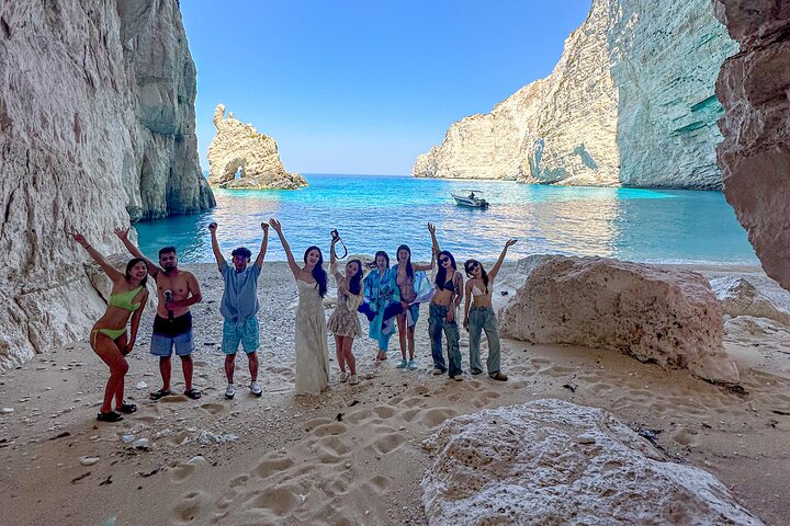 Exclusive Shipwreck & Blue caves Tour : Up to 10 guests