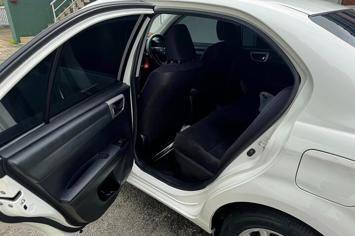 Sri Lanka Car and Driver Hire - Private Driver and Chauffeur