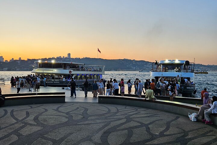 Enjoy Istanbul’s Bosphorus:2-Hour Daytime, Sunset & Night Cruises