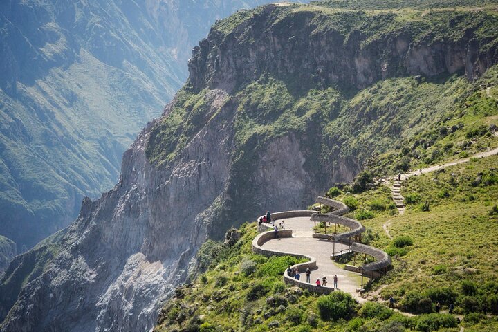 2 Days Colca Canyon Tour with Transfer to Puno