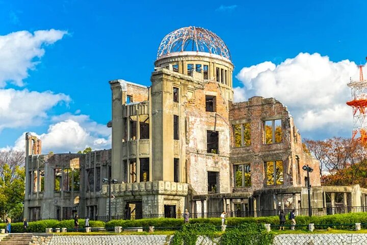 Hiroshima & Miyajima Private Custom Tour with Local Guide