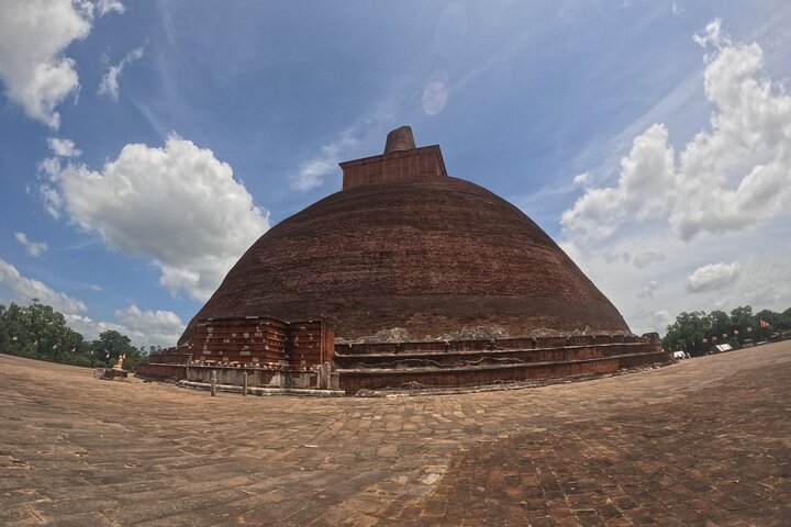 Private City Day Tour in Anuradhapura