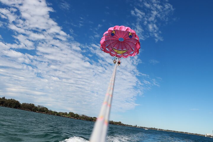 Gold Coast Parasailing – Tandem & Triple Flights