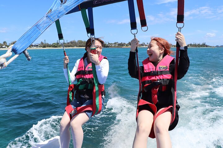Gold Coast Parasailing – Tandem & Triple Flights