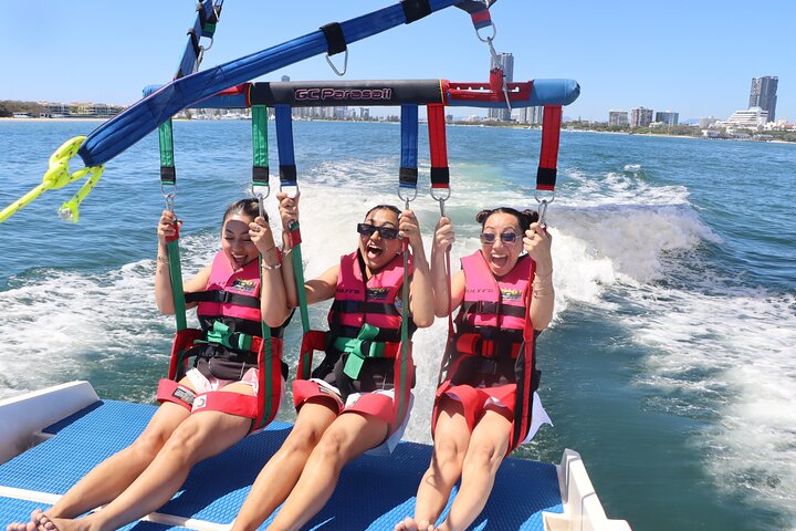 Gold Coast Parasailing – Tandem & Triple Flights