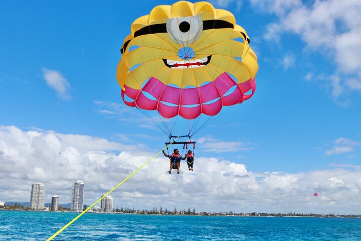 Gold Coast Parasailing – Tandem & Triple Flights