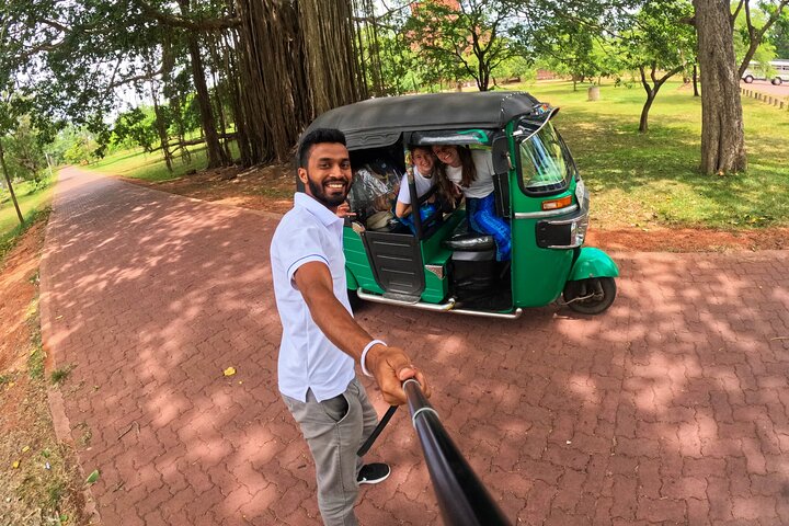 Private City Day Tour in Anuradhapura