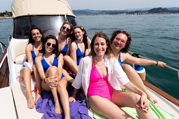La Spezia: Cinque Terre Tour with Lunch on Board 8 hours