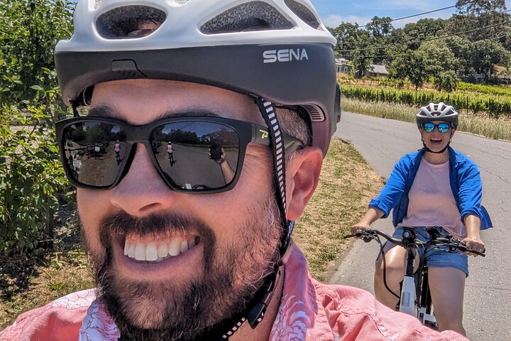 Full Day Guided Electric Bike Wine Tasting Tour with Lunch