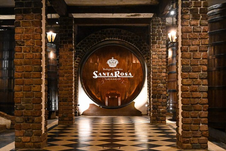 Montevideo Bodega Santa Rosa : tour - Tasting - Lunch